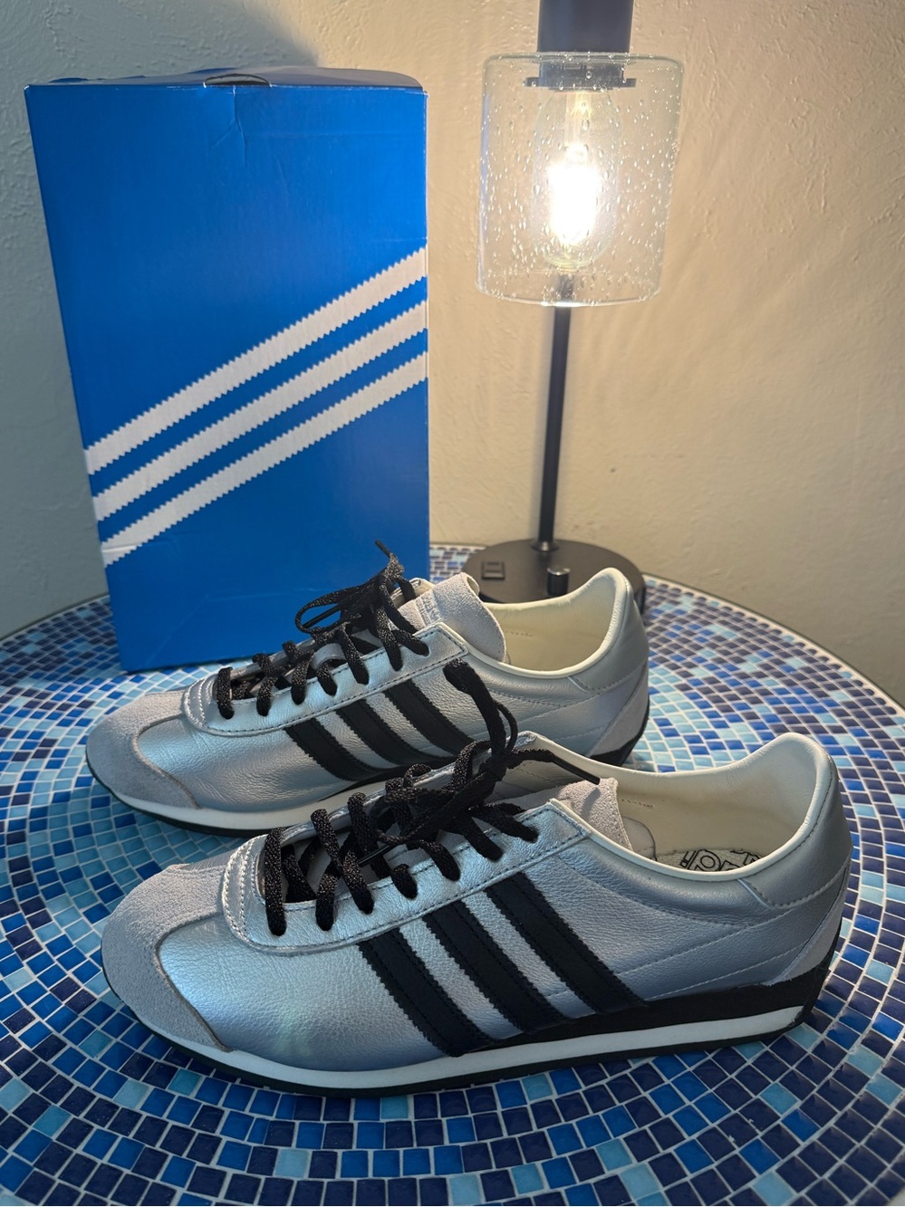 Adidas Country OG W Silver and Black Low-Profile Running Sneakers